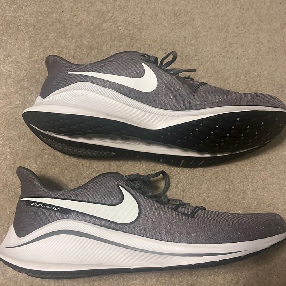 Mens Nike Zoom Vomero 14’s Gray Size 13